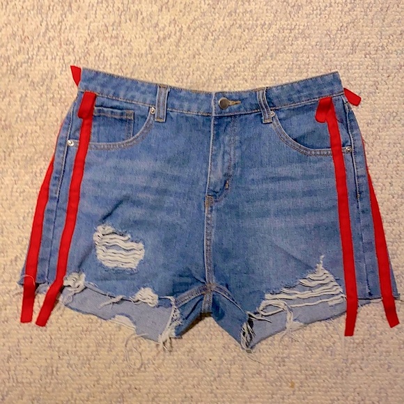 Lili Sidonio Molly Bracken Shorts - Picture 1 of 3